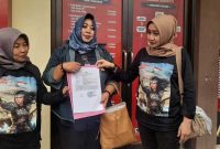 Wali murid atlet muda didampingi GM FKPPI Jember saat melapor ke Polres Jember, Senin (5/5/2026). (Foto Dok Ho/RadarBangsa.co.id)