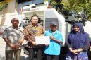 Bupati Lamongan menyerahkan bantuan combine harvester kepada tiga kelompok tani di Lamongan, Kamis (7/5/2026). (Foto Dok Ho/RadarBangsa.co.id)