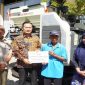 Bupati Lamongan menyerahkan bantuan combine harvester kepada tiga kelompok tani di Lamongan, Kamis (7/5/2026). (Foto Dok Ho/RadarBangsa.co.id)