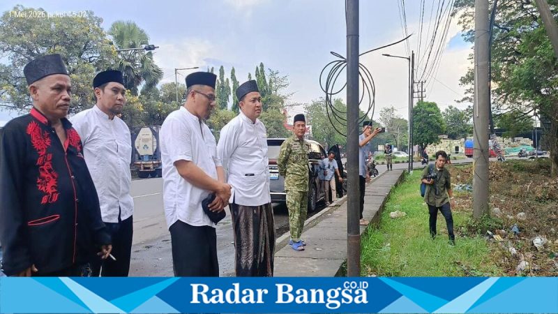 Bupati Pasuruan Rusdi Sutejo saat sidak Bundaran Apolo di Gempol, Jumat (1/5/2026). (Foto Dok Ho/RadarBangsa.co.id)