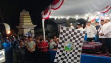 Bupati Sampang Slamet Junaidi melepas keberangkatan CJH Kloter 67 dan 68 di Pendopo Trunojoyo, Jumat (8/5/2026) malam. (Foto Dok Ho/RadarBangsa.co.id)