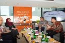 Anggota DPD RI Lia Istifhama memberikan motivasi kepada mahasiswa Politeknik Semen Indonesia (Polteksi) di Gresik, Senin (5/5/2026). (Foto Dok Ho/RadarBangsa.co.id)