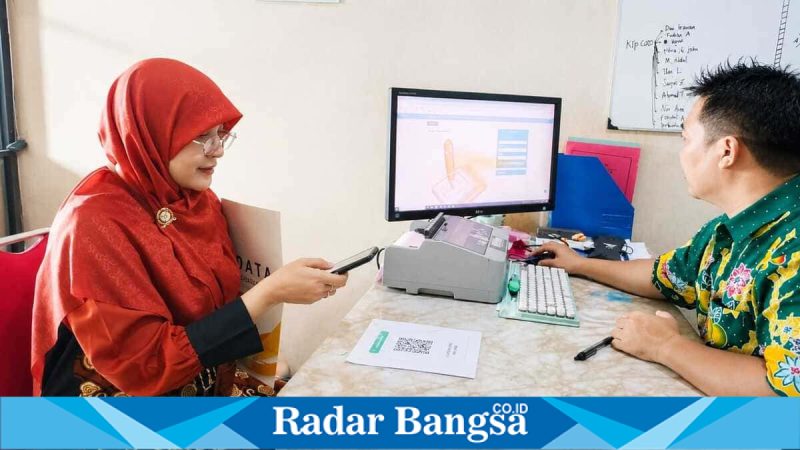 Pemerintah Desa Randupitu menerapkan buku tamu digital berbasis QR Code untuk mempercepat pelayanan warga, Jumat (8/5/2026). (Foto Dok Ho/RadarBangsa.co.id)