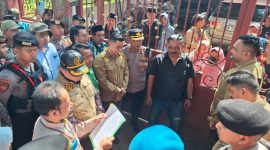 Aparat gabungan mengamankan proses eksekusi rumah dan lahan di Grati, Pasuruan, Kamis, 7 Mei 2026. (Foto Dok Ho/RadarBangsa.co.id)
