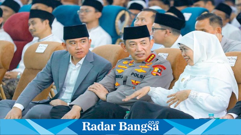 Wakil Presiden RI Gibran Rakabuming Raka bersama Gubernur Jawa Timur Khofifah Indar Parawansa menghadiri Haul ke-55 KH Abdul Wahab Chasbullah di Ponpes Bahrul Ulum Tambakberas Jombang, Minggu, 10 Mei 2026  (Foto Dok Ho/RadarBangsa.co.id) 