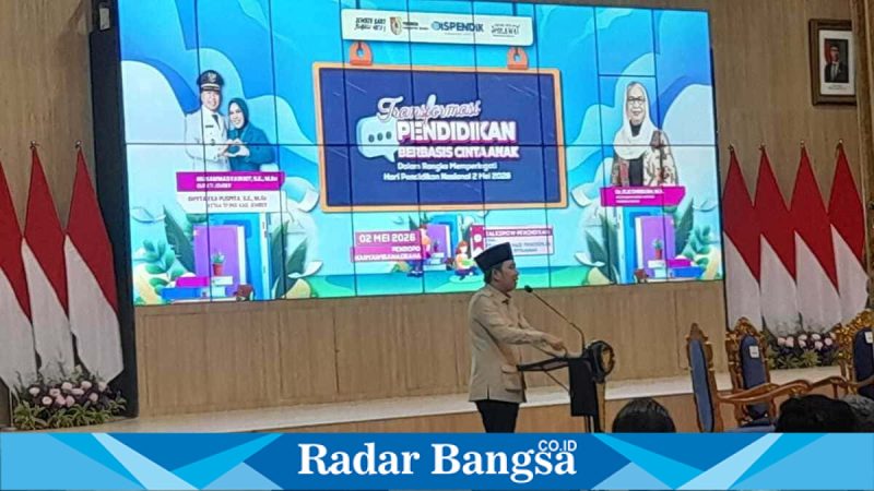 Bupati Jember Gus Fawait saat sarasehan Hardiknas di Pendopo Wahyawibawagraha, Sabtu, 2 Mei 2026 (Foto Dok Ho/RadarBangsa.co.id).