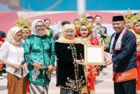 Gubernur Jawa Timur Khofifah Indar Parawansa saat peluncuran Sekolah Berintegritas di Grahadi, Senin (4/5/2026). (Foto Dok Ho/RadarBangsa.co.id)
