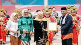 Gubernur Jawa Timur Khofifah Indar Parawansa saat peluncuran Sekolah Berintegritas di Grahadi, Senin (4/5/2026). (Foto Dok Ho/RadarBangsa.co.id)
