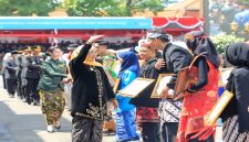Gubernur Khofifah saat peluncuran Sekolah Berintegritas di Grahadi, Surabaya, Senin (4/5/2026). (Foto Dok Ho/RadarBangsa.co.id)