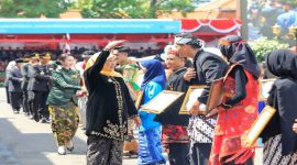 Gubernur Khofifah saat peluncuran Sekolah Berintegritas di Grahadi, Surabaya, Senin (4/5/2026). (Foto Dok Ho/RadarBangsa.co.id)