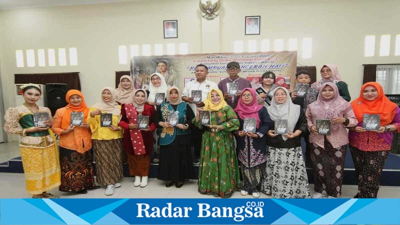    Komunitas Guru Penulis Sidoarjo meluncurkan buku antologi puisi ke-15 di Aula Kencana DP3AKB Sidoarjo, Sabtu (9/5/2026). (Foto Dok Ho/RadarBangsa.co.id)