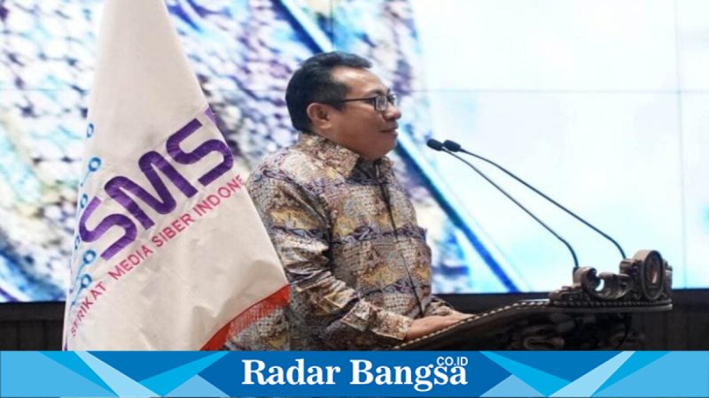 Ketua Umum SMSI Firdaus menyampaikan pernyataan pada Hari Kebebasan Pers Sedunia di Jakarta, Minggu (3/5/2026). (Foto Dok Ho/RadarBangsa.co.id)