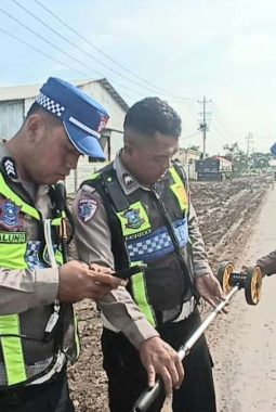 Satlantas Polres Kendal Evaluasi Jalan Licin Akibat Proyek Urukan, 6 Pengendara Motor Kecelakaan