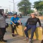 (kiri) Iptu Detti anggota Polwan Polresta Sidoarjo mengamankan Car Free Day di Alun-alun Sidoarjo, Minggu (10/5/2026). (Foto Dok Ho/RadarBangsa.co.id)