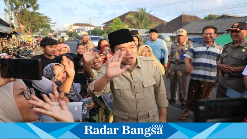 Bupati Jember Gus Fawait saat meninjau perbaikan jalan di Kencong, Senin (4/5/2026). (Foto Dok Ho/RadarBangsa.co.id)