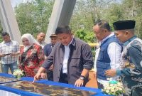 Herman Deru meresmikan jembatan di Desa Ciptodadi, Musi Rawas, Jumat (8/5/2026). (Foto Dok Ho/RadarBangsa.co.id)