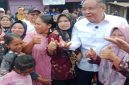Wagub Sumsel Cik Ujang meninjau jembatan putus di Desa Sukamenang Muratara pascabanjir, Jumat, 8 Mei 2026 (Foto Dok Ho/RadarBangsa.co.id)