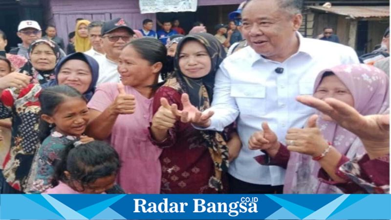 Wagub Sumsel Cik Ujang meninjau jembatan putus di Desa Sukamenang Muratara pascabanjir, Jumat, 8 Mei 2026 (Foto Dok Ho/RadarBangsa.co.id)