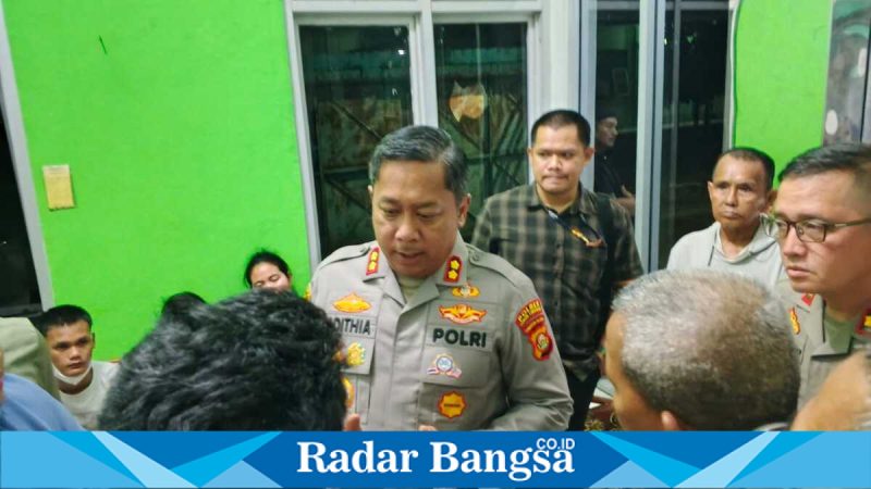 Kapolres Lubuk Linggau AKBP Adithia Bagus Arjunadi mengunjungi korban kecelakaan Bus ALS di RSUD Siti Aisyah, Rabu (6/5/2026). (Foto Dok Ho/RadarBangsa.co.id)