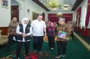 Gubernur Jatim Khofifah menerima Kepala BRIN di Grahadi bahas hilirisasi riset, Foto Dok Ho/RadarBangsa.co.id, Sabtu 9 Mei 2026
