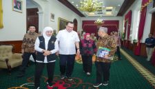 Gubernur Jatim Khofifah menerima Kepala BRIN di Grahadi bahas hilirisasi riset, Foto Dok Ho/RadarBangsa.co.id, Sabtu 9 Mei 2026