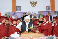 Gubernur Jatim Khofifah Indar Parawansa saat peringatan Hardiknas di Mojokerto, Sabtu (2/5/2026). (Foto Dok Ho/RadarBangsa.co.id)