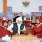 Gubernur Jatim Khofifah Indar Parawansa saat peringatan Hardiknas di Mojokerto, Sabtu (2/5/2026). (Foto Dok Ho/RadarBangsa.co.id)