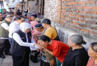 Gubernur Khofifah Indar Parawansa meninjau hasil bedah rumah tenaga keamanan SMAN 2 Surabaya, Selasa (5/5/2026). (Foto Dok Ho/RadarBangsa.co.id)