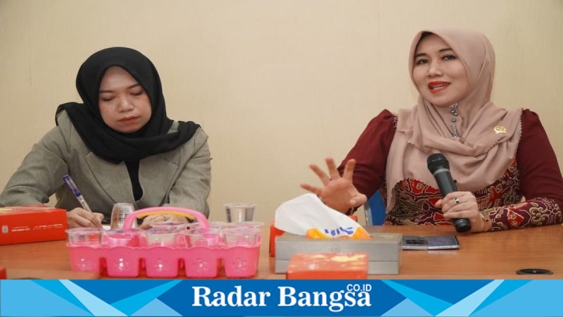 Anggota DPD RI Lia Istifhama saat berdiskusi bersama jajaran KPID Jawa Timur di Surabaya, Kamis (30/4/2026). (Foto Dok Ho/RadarBangsa.co.id)