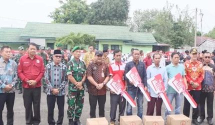 Penyerahan kendaraan operasional Koperasi Merah Putih di Lapangan Kodim 0406 Lubuk Linggau