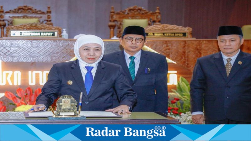 Gubernur Jawa Timur Khofifah Indar Parawansa menghadiri rapat paripurna LKPJ di DPRD Jawa Timur, Surabaya. Rabu, 13 Mei 2026 (Foto Dok Ho/RadarBangsa.co.id)