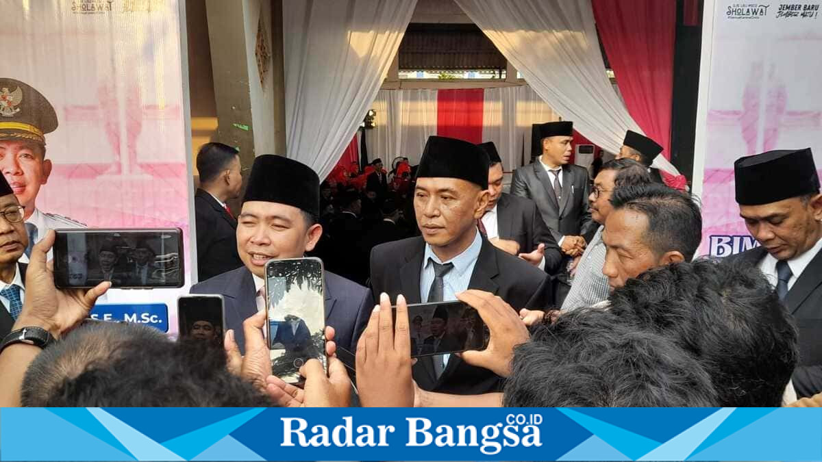 Bupati Jember Gus Fawait usai melantik ratusan kepala sekolah SD dan SMP di GOR SMPN 7 Jember, Sabtu, 23 Mei 2026. (Foto Dok Ho/RadarBangsa.co.id)