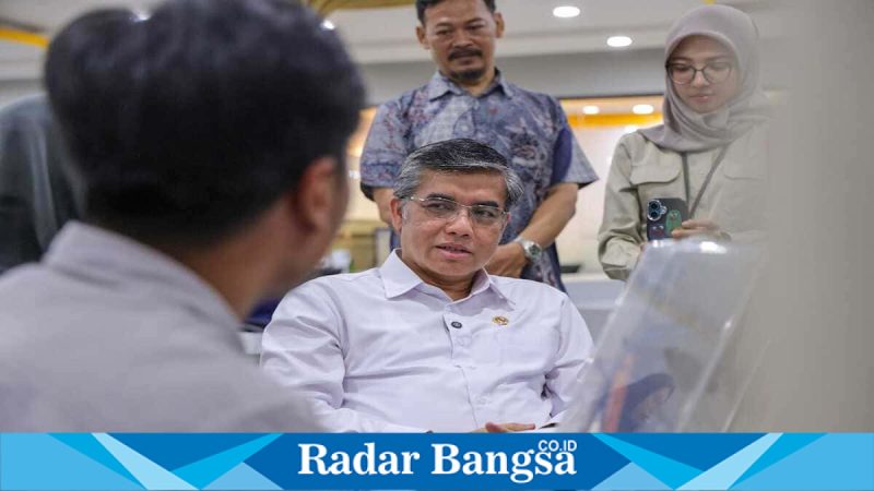 Menteri Ketenagakerjaan meninjau pelaksanaan program pemagangan nasional di PT Yupi Indo Jelly Gum Tbk, Bogor, Rabu (6/5/2026). (Foto Dok Ho/RadarBangsa.co.id)