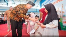 Bupati Pasuruan Mas Rusdi saat menghadiri kegiatan santunan anak yatim di PT Tirta Sukses Perkasa Sukorejo, Minggu (4/5/2026). (Foto Dok Ho/RadarBangsa.co.id)