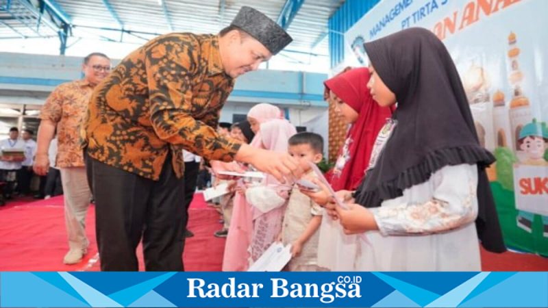 Bupati Pasuruan Mas Rusdi saat menghadiri kegiatan santunan anak yatim di PT Tirta Sukses Perkasa Sukorejo, Minggu (4/5/2026). (Foto Dok Ho/RadarBangsa.co.id)
