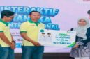 Penyerahan santunan BPJS Ketenagakerjaan kepada pekerja dan ahli waris dalam peringatan May Day 2026 di Pendopo Lokatantra Lamongan, Jumat (1/5/2026). (Foto Dok Ho/RadarBangsa.co.id)