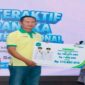 Penyerahan santunan BPJS Ketenagakerjaan kepada pekerja dan ahli waris dalam peringatan May Day 2026 di Pendopo Lokatantra Lamongan, Jumat (1/5/2026). (Foto Dok Ho/RadarBangsa.co.id)