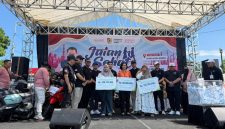 Penyerahan simbolis santunan BPJS Ketenagakerjaan pada peringatan May Day di Jember, Minggu (3/5/2026). (Foto Dok Ho/RadarBangsa.co.id)