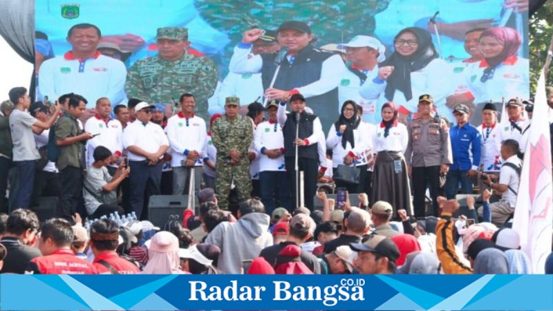 Bupati Pasuruan menghadiri pembacaan petisi buruh saat May Day di Taman Chandra Wilwatikta Pandaan, Jumat, 1 Mei 2026. (Foto Dok Ho/RadarBangsa.co.id)