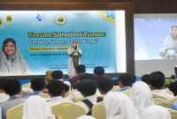 Menkomdigi Meutya Hafid saat dialog dengan pelajar di Lombok Tengah, Selasa (5/5/2026). (Foto Dok Ho/RadarBangsa.co.id)