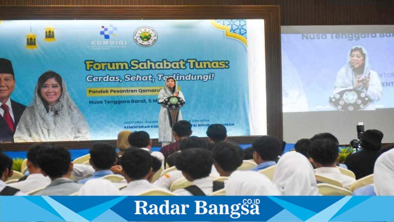 Menkomdigi Meutya Hafid saat dialog dengan pelajar di Lombok Tengah, Selasa (5/5/2026). (Foto Dok Ho/RadarBangsa.co.id)