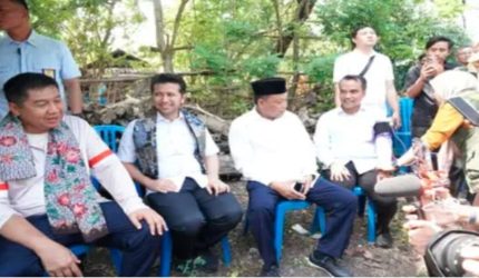 Menteri PKP Maruarar Sirait bersama Bupati Bangkalan meninjau usulan program BSPS di Bangkalan
