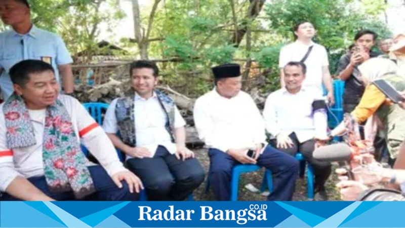Menteri PKP Maruarar Sirait bersama Bupati Bangkalan Lukman Hakim meninjau usulan BSPS di Desa Sukolilo Barat, Minggu (3/5/2026). (Foto Dok Ho/RadarBangsa.co.id)