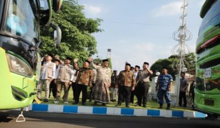 Menteri Haji dan Umrah RI melepas jamaah haji Jombang di Pendapa Kabupaten Jombang