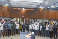 Rapat persiapan PORPROV XII NTB 2026 dipimpin Sekda NTB bersama KONI NTB di Gedung Sangkareang, Mataram, Jumat, 29 Mei 2026. (Foto Dok Ho/RadarBangsa.co.id)