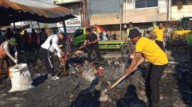 Personel gabungan TNI, Polri, dan Pemkot Semarang kerja bakti membersihkan puing kebakaran Pasar Kanjengan, Jumat, 8 Mei 2026. (Foto Dok Ho/RadarBangsa.co.id)