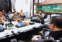Bupati Sidoarjo Subandi saat audiensi bersama pengelola pasar tradisional di Pendopo Delta Wibawa, Selasa (7/5/2026). (Foto Dok Ho/RadarBangsa.co.id)