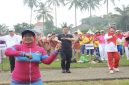 Sekda Kabupaten Malang Budiar Anwar saat menghadiri senam lansia di Pakis Kembar, Minggu (10/5/2026). (Foto Dok Ho/RadarBangsa.co.id)
