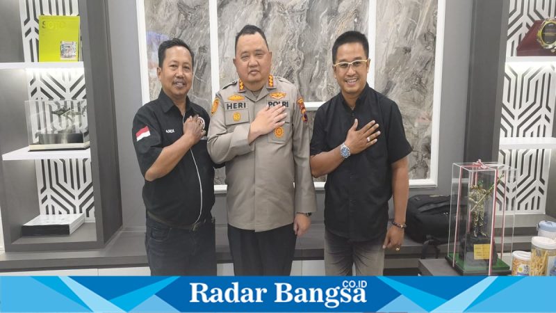 (tengah) Kapolrestabes Semarang Kombes Pol Heri Wahyudi menerima kunjungan Media Radar Bangsa Jateng-DIY di Ruang Kapolrestabes Semarang, Jumat (8/5/2026). (Foto Dok Ho/RadarBangsa.co.id)
