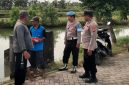 Anggota Polsek Tikung saat patroli siaga bencana di wilayah Dusun Mumbulan, Selasa (5/5/2026). (Foto Dok Ho/RadarBangsa.co.id)